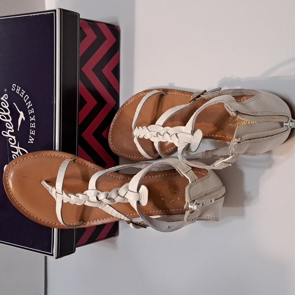 NEW Seyshells Womens Thong Sandals White Sz 7.5 Very cute when on feet.